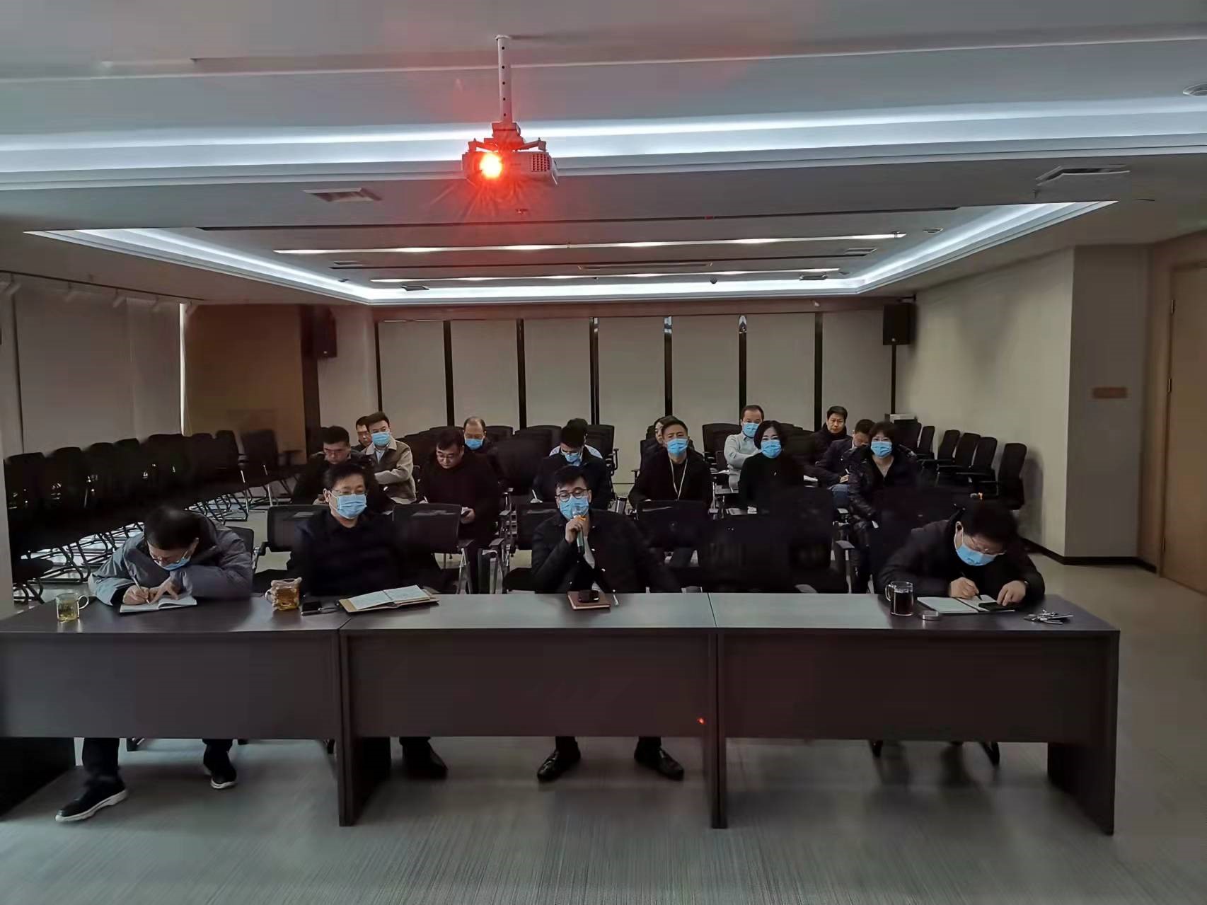 集團(tuán)公司董事長(zhǎng)、總經(jīng)理王禹澄做重要講話(huà)